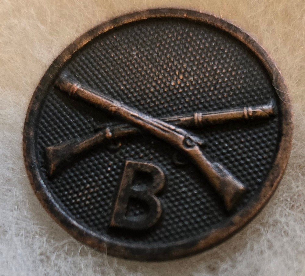 WW1 US Infantry  "B" Collar Disc w/good nut & post.