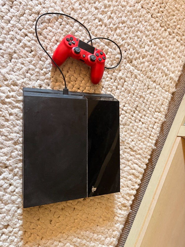 PS4 Console Bundle 256GB with Remote (Used Condition)