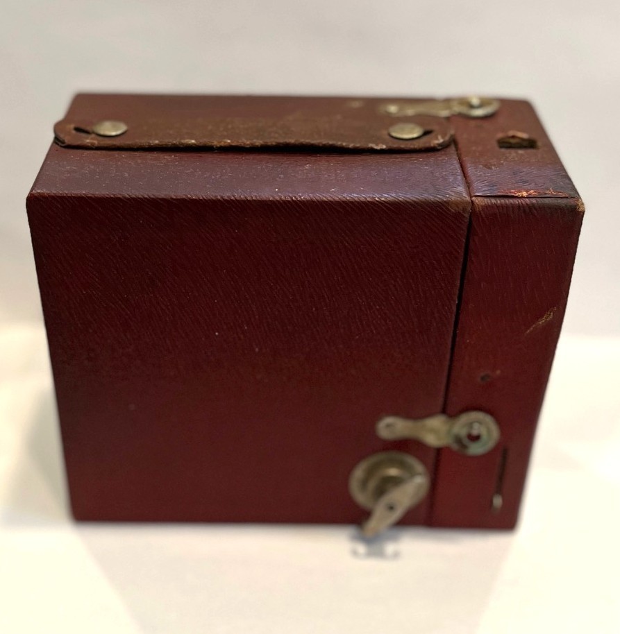 Rainbow Hawk-eye No.2 Model C. Brownie Camera