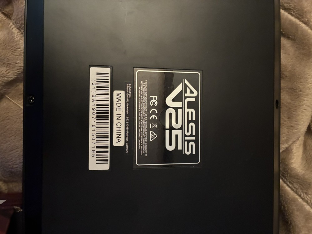 alesis v25 keyboard and launchpad mk2