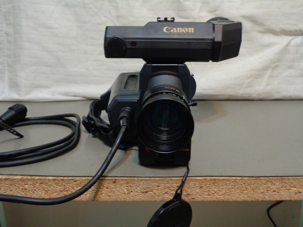 CANON VC-200 color video camera