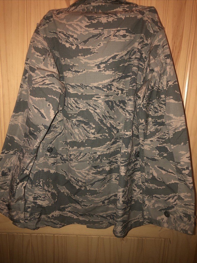 digital camo bdu Button Up maternity shirt size 6R—nwt