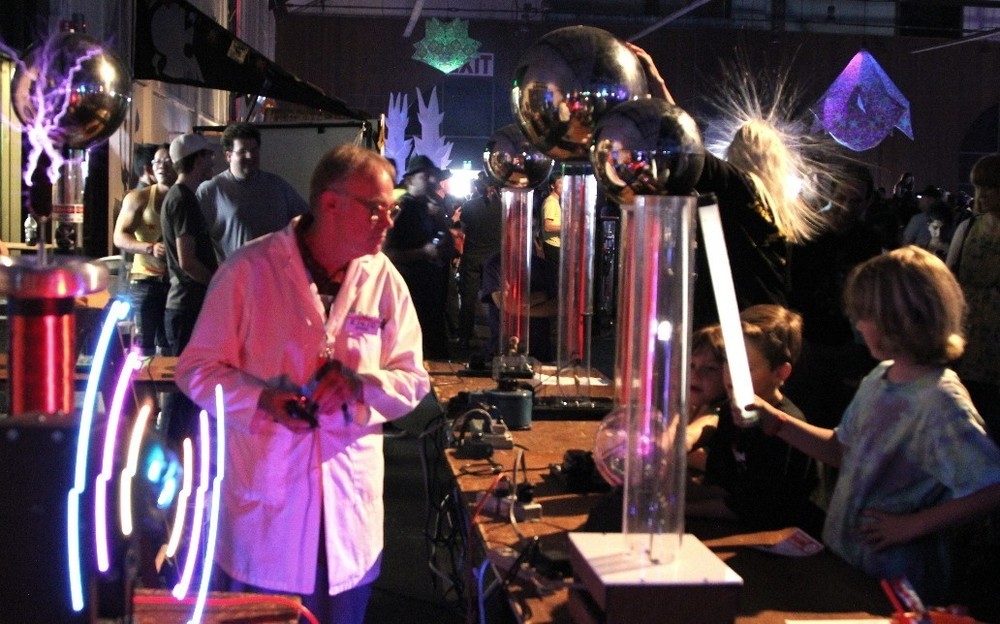 Van de Graaff generator Tesla Coil Discharge Wand