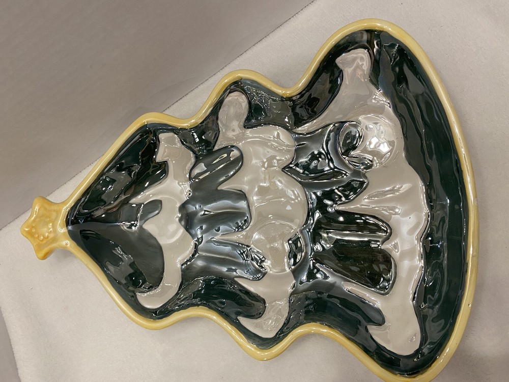 Boston Warehouse Trading corp. Ceramic Christmas Tree Serving Dish 13x9 Nice!