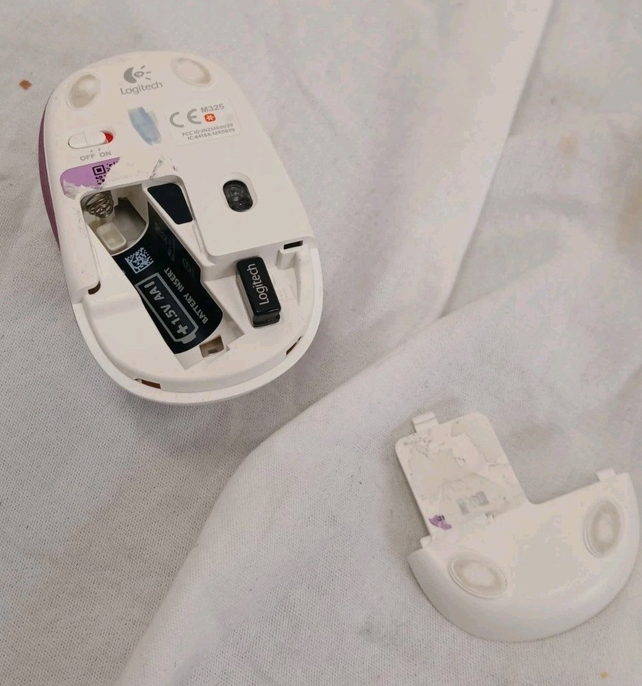 Logitech Mouse white with magenta, includes dongle, wireless M325