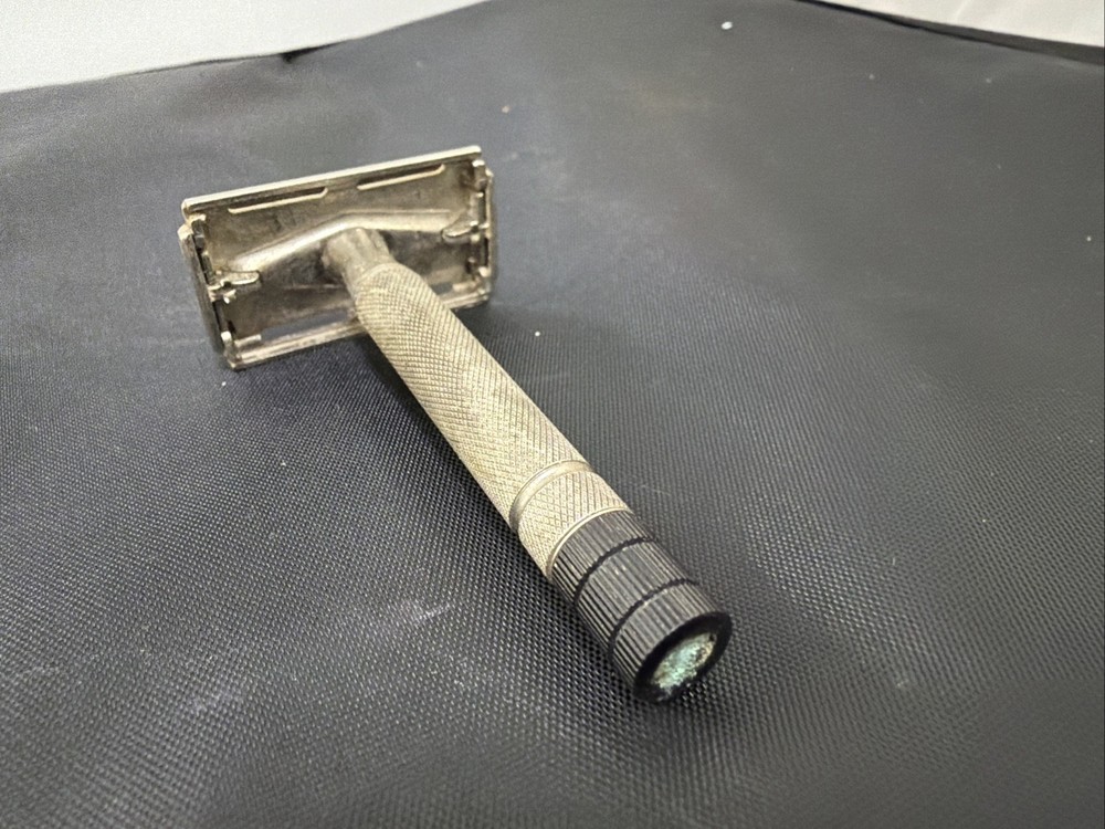 Vintage Gillette Black Tip Safety Razor
