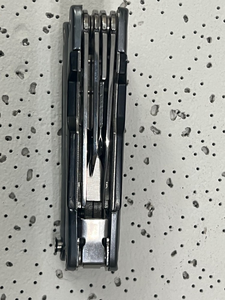 Valtev Stainless Steel Multi-Too with 12 Function Pilers Grey W/Sheath-