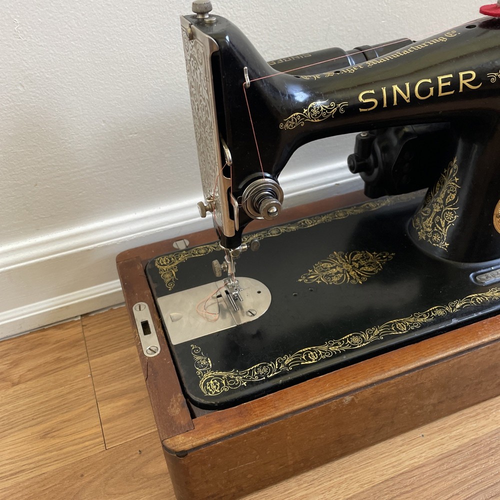Authentique Singer Sewing Machine 99-13, With Case Sew A+, Ship Fast UPS