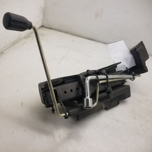 2007 LEXUS LS460 JACK AND TOOL KIT