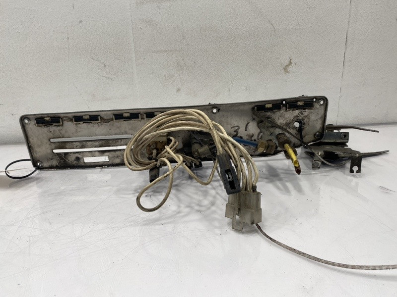 1987 Freightliner FLC120 Climate Control (718-10997)