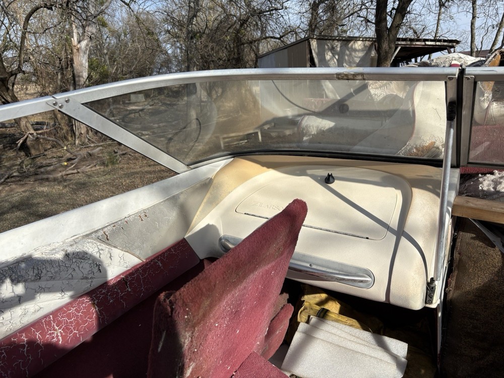 Complete ￼Curved boat glass windshield 1996 Larson Universal