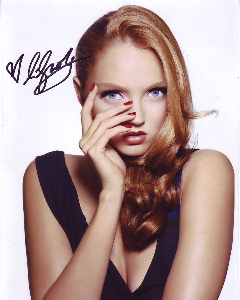 LILY COLE signed autographed 8x10 photo