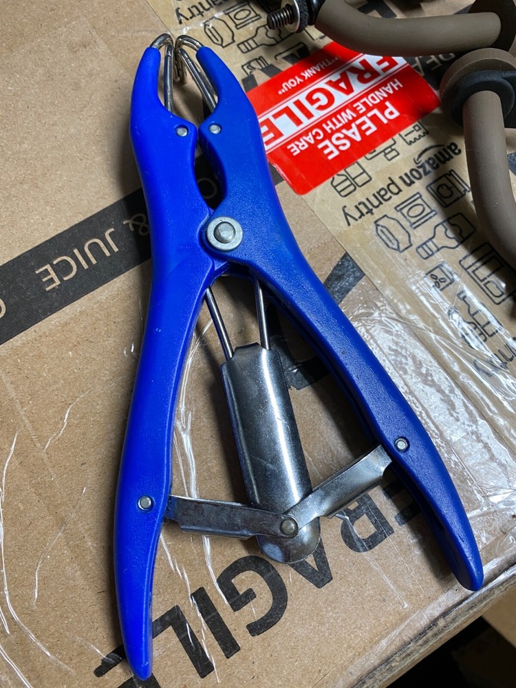 String Swing Guitar Rubber Security Keeper Ring CC10 Stretcher Tool Wall Hanger