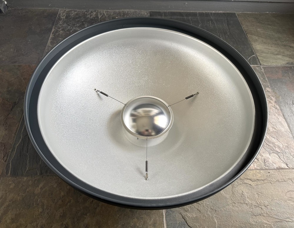 Broncolor 20" Beauty Dish Reflector Silver/ Case/Grid / Diffusion sock