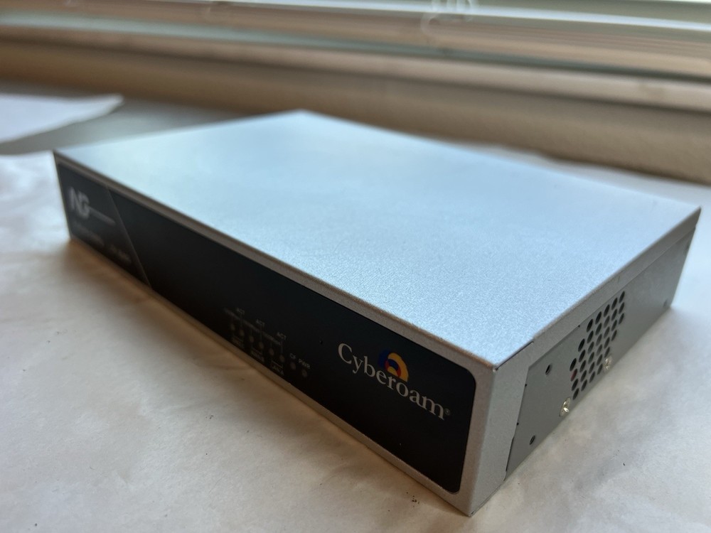 Cyberoam CR15iNG Firewall Router