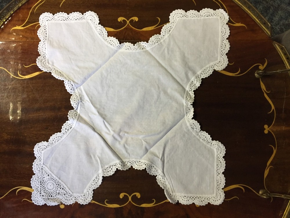 Bread or Bun Basket Liner Embroidered Simple Design