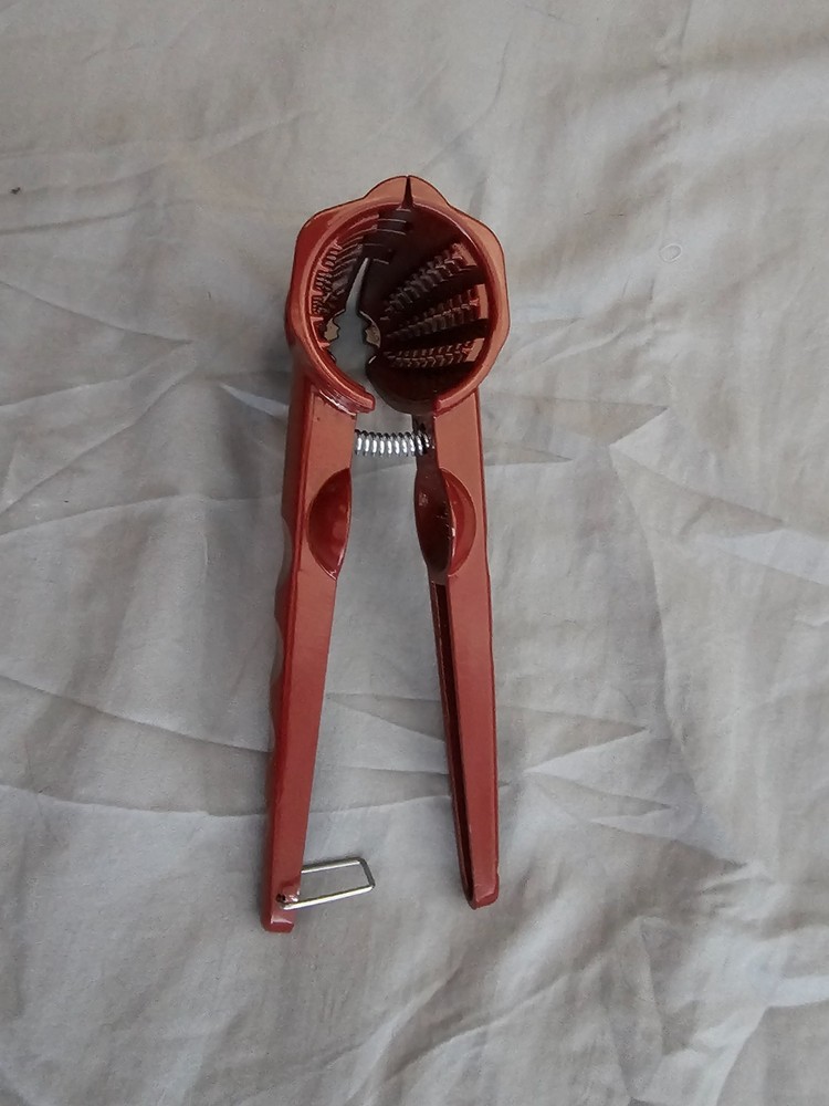 Nutcracker Heavy Duty Walnut Cracker red Shell Remover, Aluminium