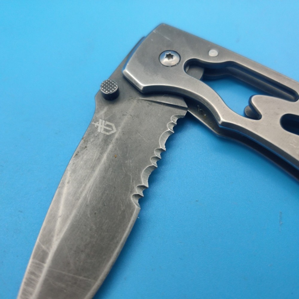 USED GERBER FOLDING PARAFRAME KNIFE PARTIALLY SERRATED BLADE SHARPENED