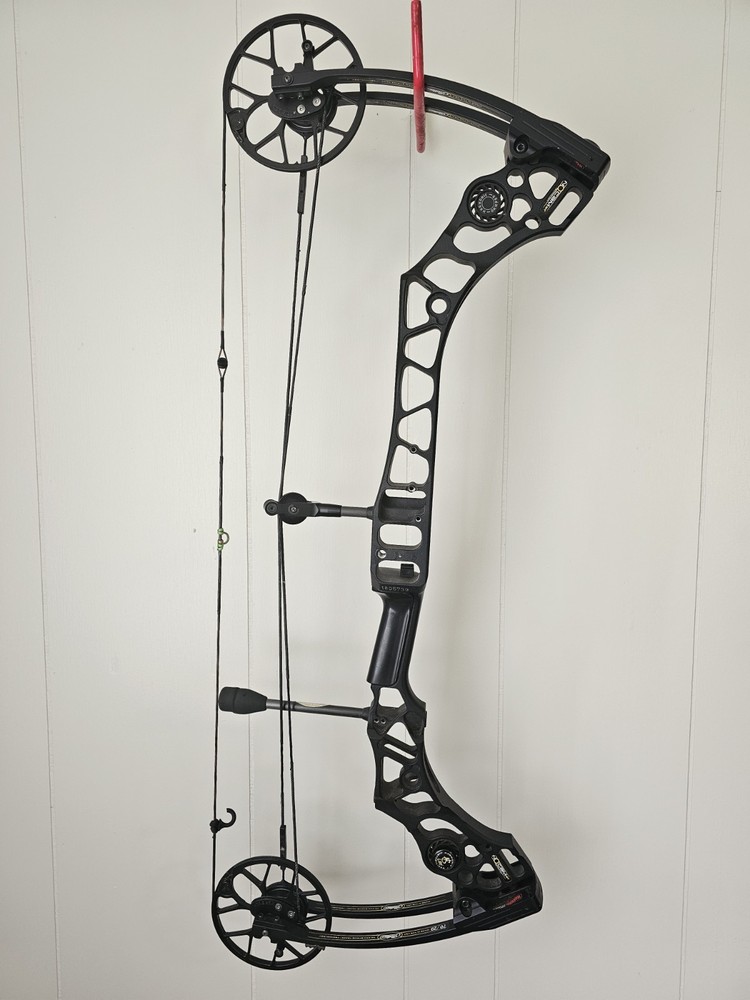 Mathews No Cam HTX Compound Bow