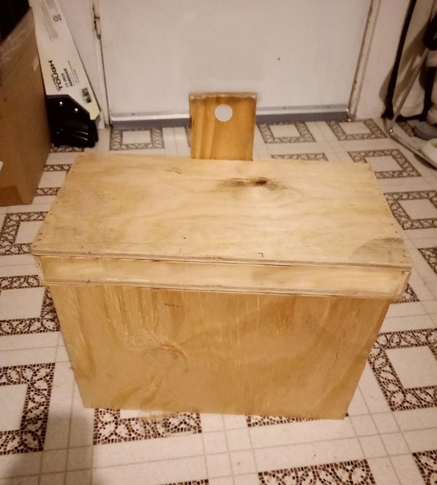 HONEYBEE SWARM TRAP BOX WITH FRAMES