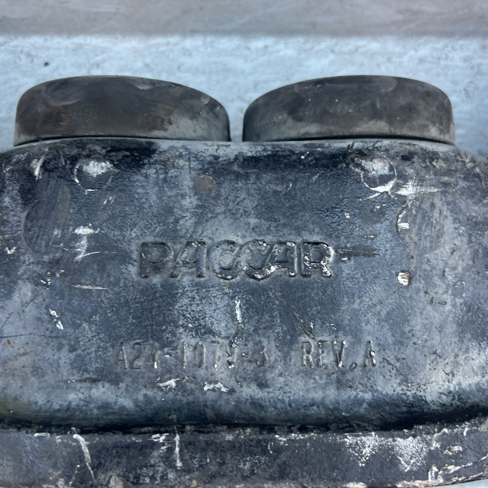 PACCAR OEM FRONT ENGINE MOUNT A24-1079-3,