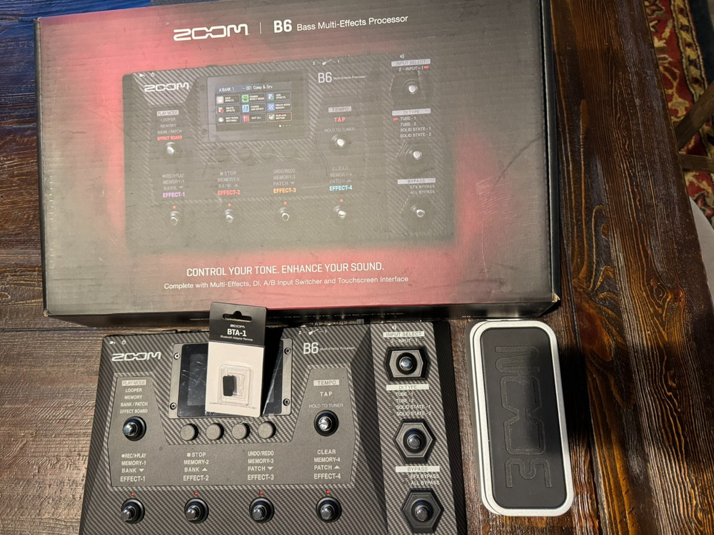 Zoom B6 Bundle: Bass Multi-FX + (BONUS) Wireless App Control & Expression Pedal