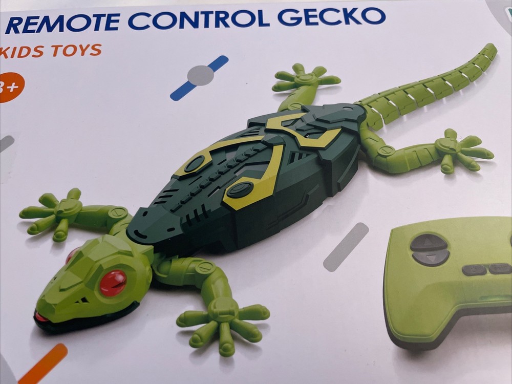 Wall Climbing Gecko - Remote Control Lizard for Ages 3+