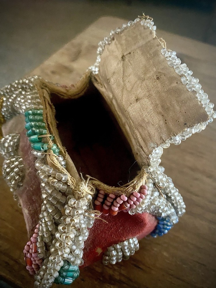 ANTIQUE Native American BEADED POUCH