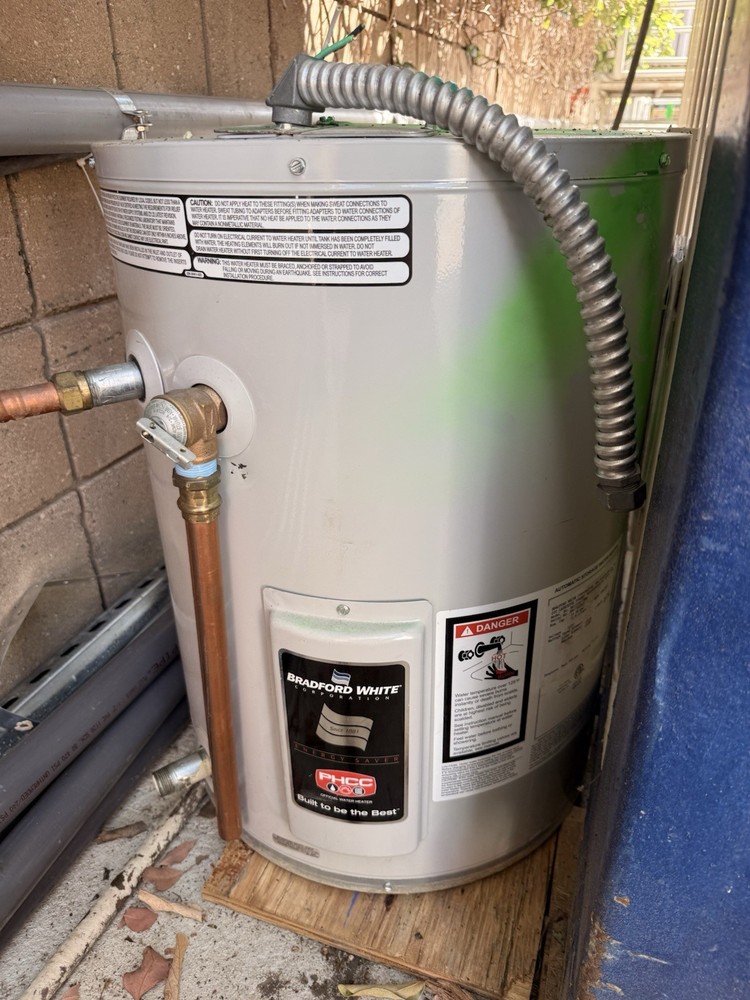 Used Bradford White RE120U6-1NAL Electric Water Heater – 19 Gallon – 120V