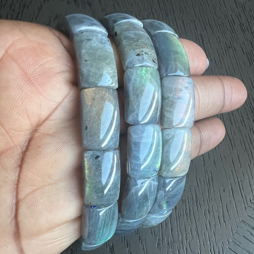 (ONE) Flashy labradorite soft bangle SIZE 7’