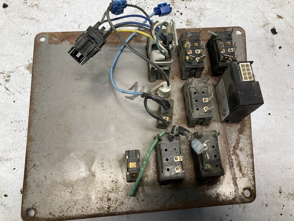 International 5500I SWITCH Dash Panel - Used