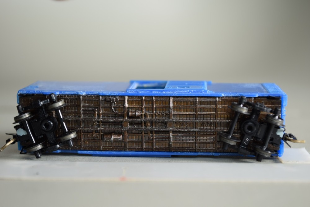 4893 Micro Trains 40' BOX car UN DEC UN PAINTED