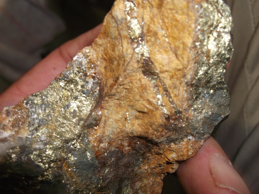 Gold, silver, copper, 479 grams samples ,ore high grade .