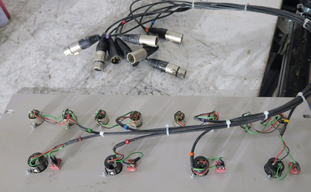 XLR tailboard with cables