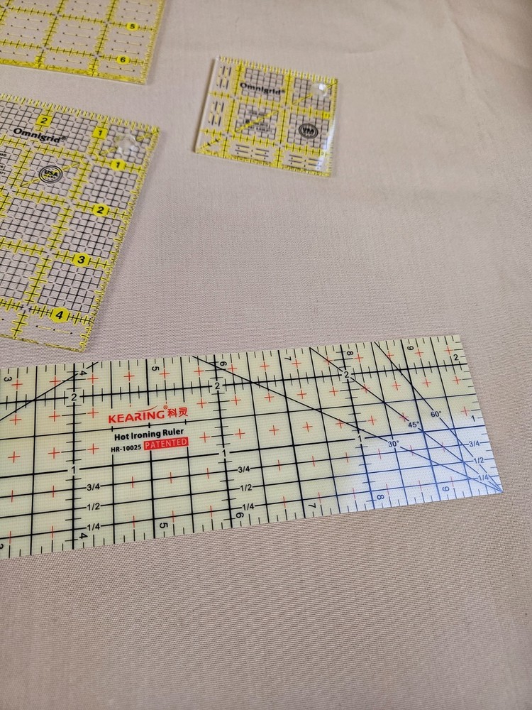 Assortment of Omnigrid measuring tools w/ Dritz Ezy-hem