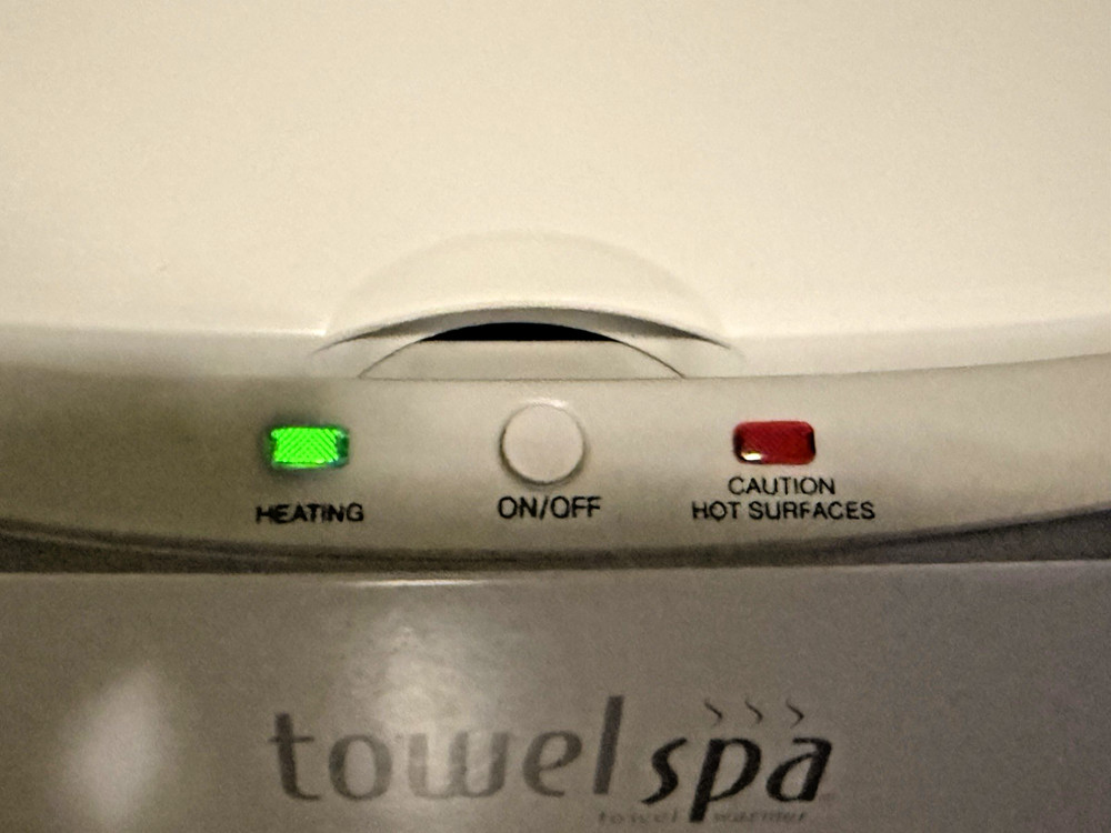 Brookstone Innovation Large Towel Spa Warmer Model TSK-5202MM