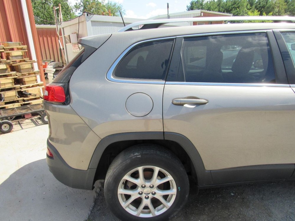 CHEROKEE 2016 Glove Box 1075980