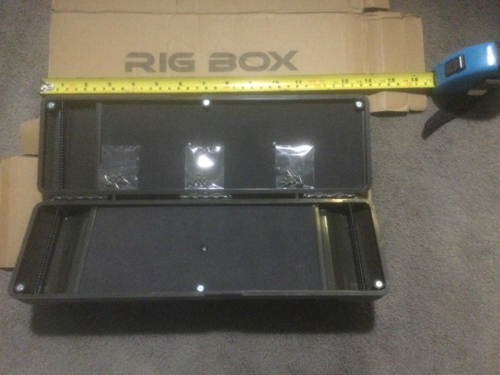 RIG BOX; LARGE 300mm BARGAIN - CARP