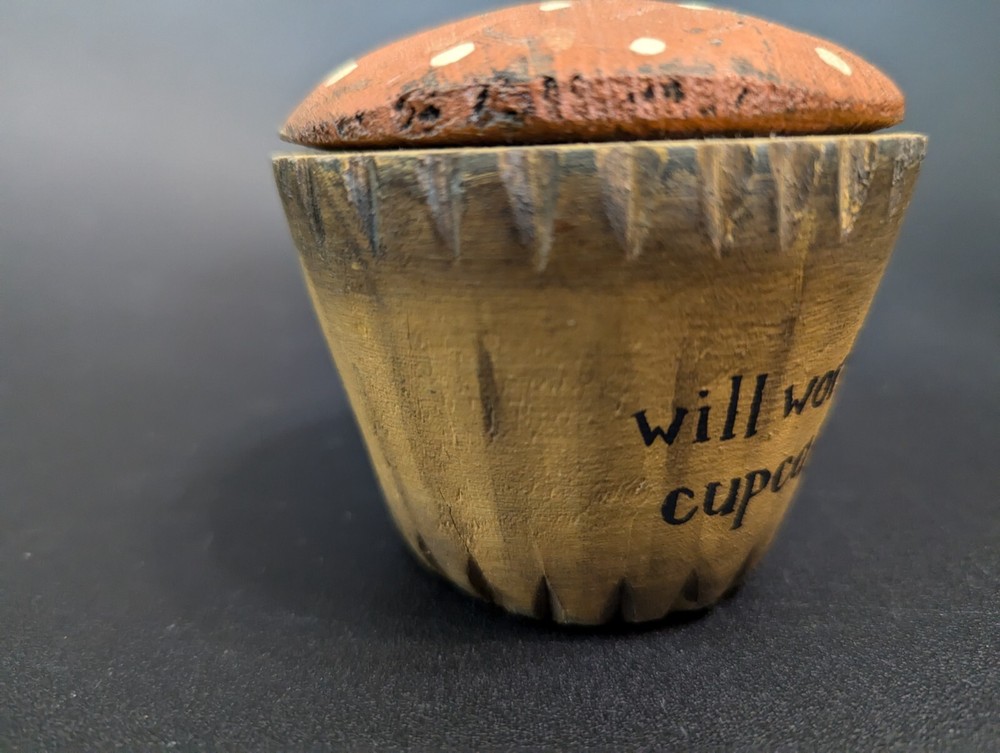 Wooden cupcake decoration - will work for cupcakes