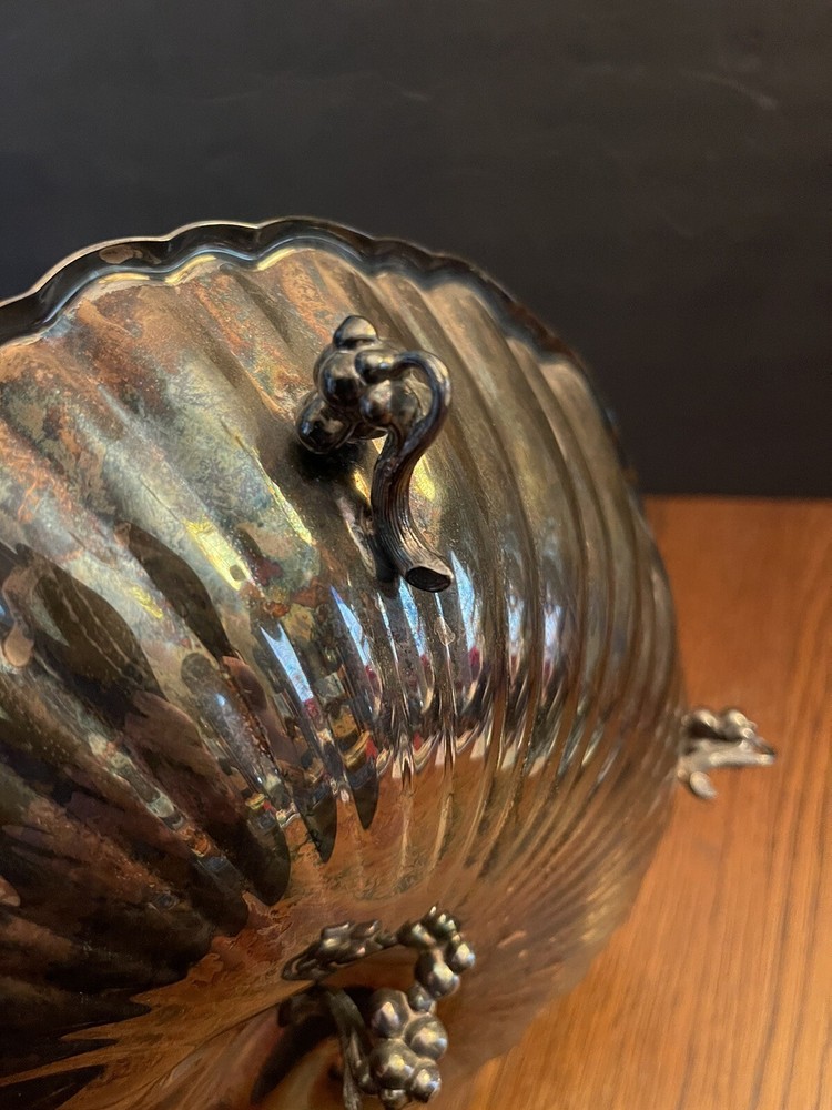Reed & Barton Silverplate Shell Dish w/ Grape Leaf Design & Grape Feet #209-1960