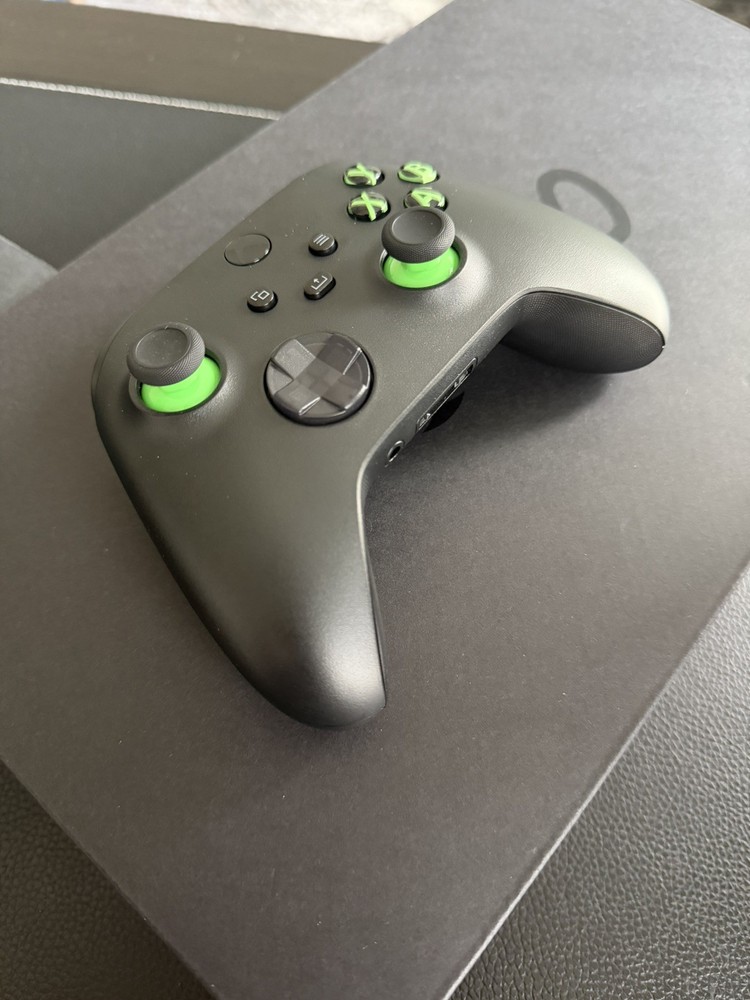 Meta Quest 3S Xbox Edition VR Headset 128GB with Xbox Controller