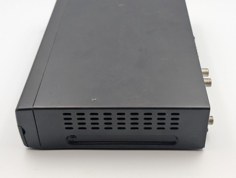 DirecTV D12-100 Satellite Receiver w/ Access Card – Powers On Untested