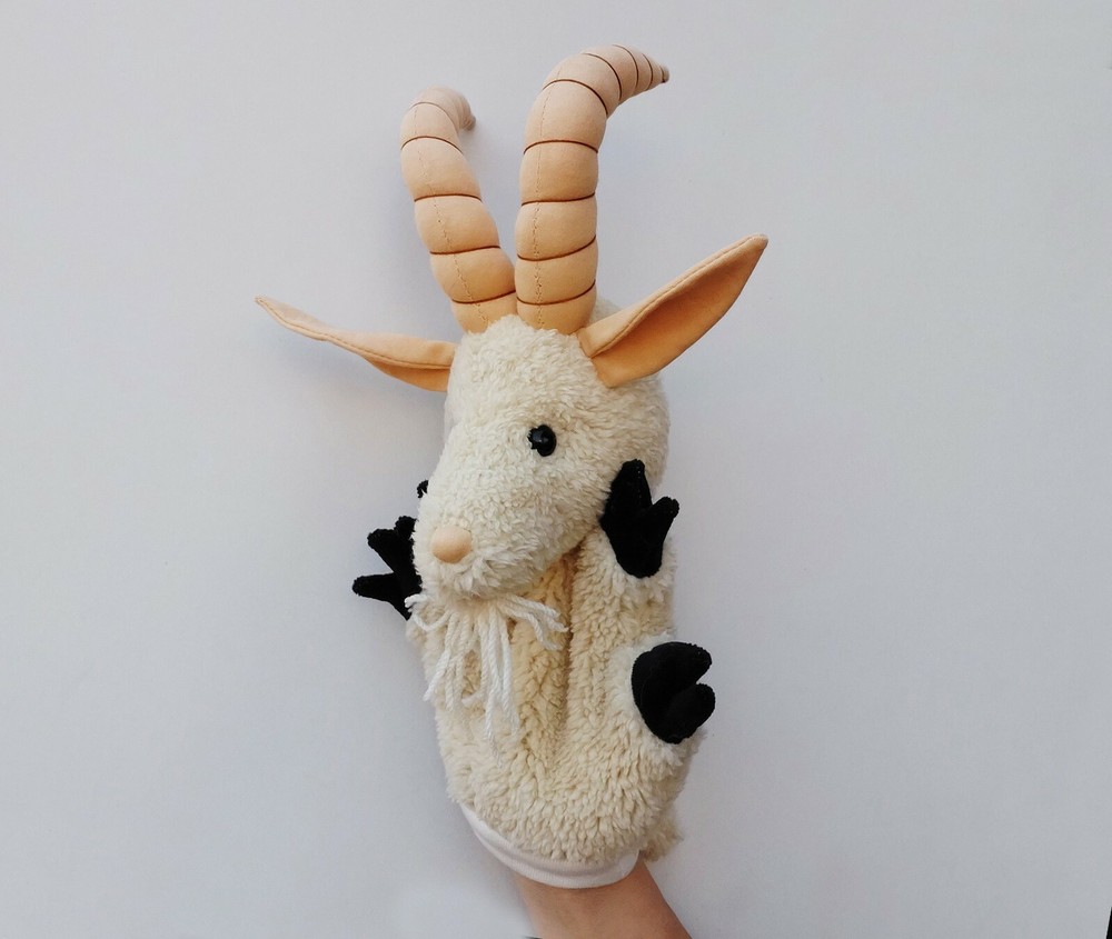 Kelemen, the goat - hand puppet