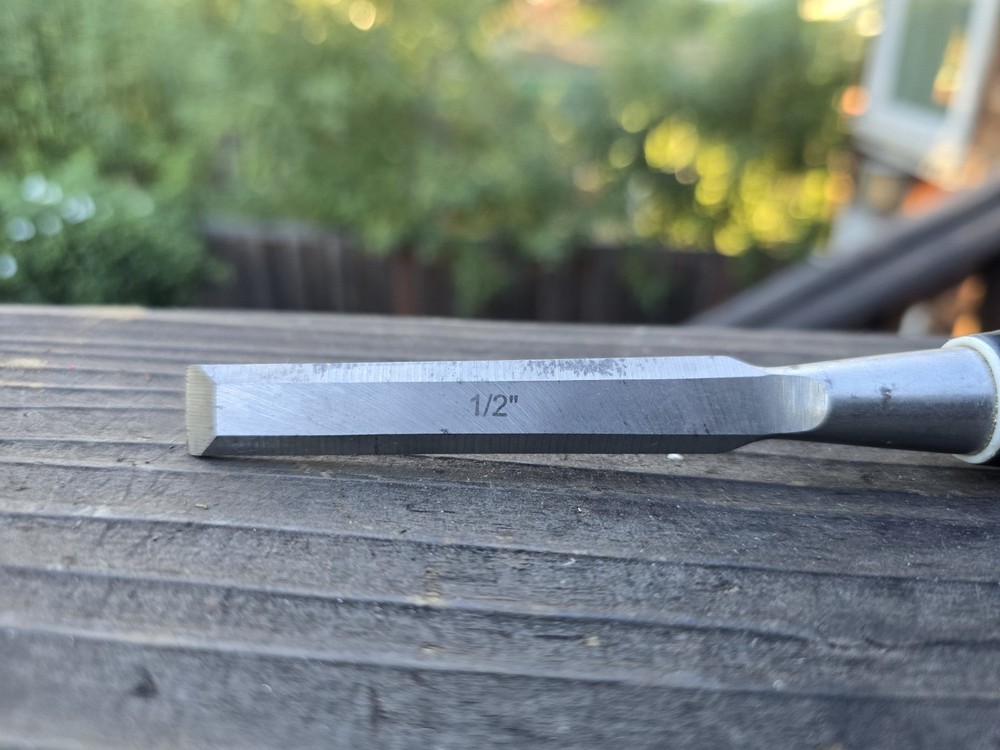 BLACK & DECKER 1/2" Bevel Edge Chisel 8 1/2" Long. Sharp !!