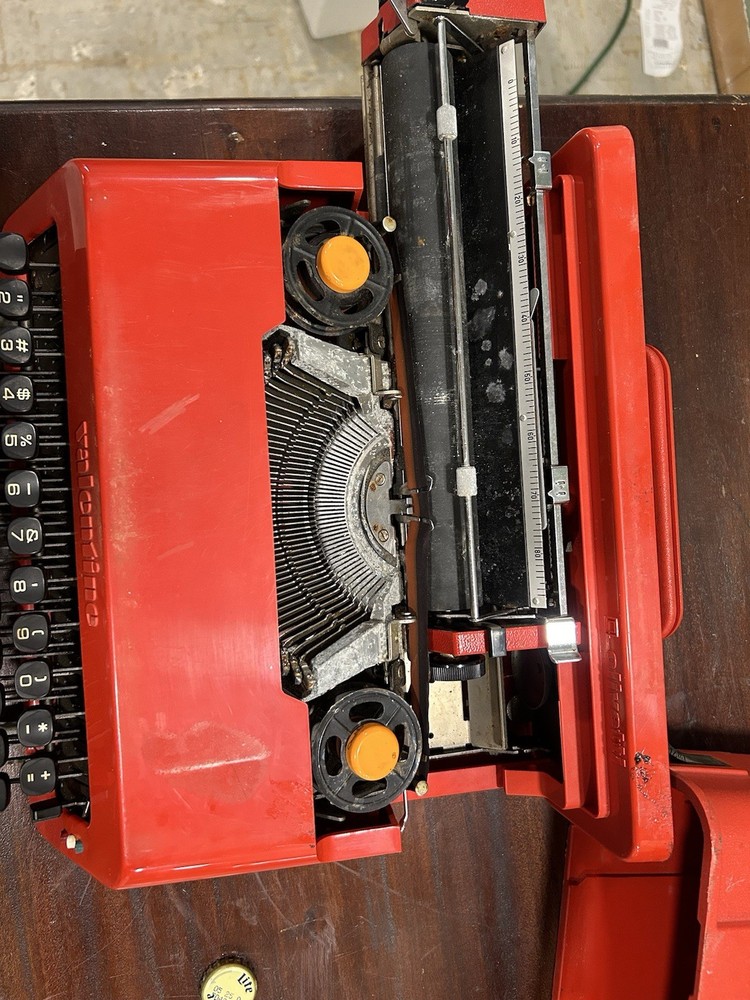 Olivetti Valentine S Typewriter Red