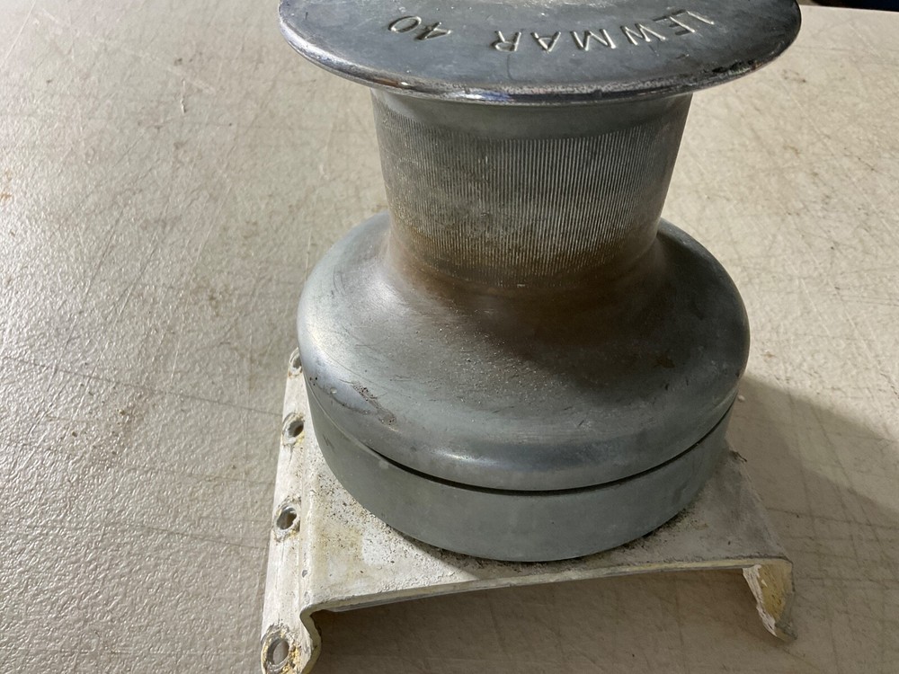 Vintage Lewmar 40 Mast mount winch. Doesn’t accept regular winch handle.