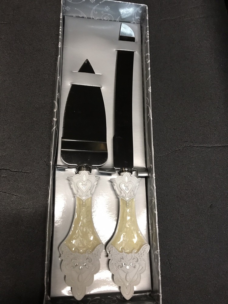 Elegant Lace Design Wedding Reception Cake Serve Set