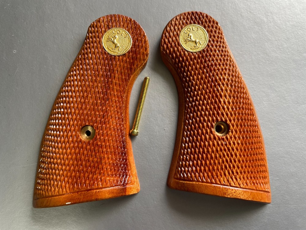 All Checker on Wood Decorative Grips For Colt Python grip, Checker; pattern02