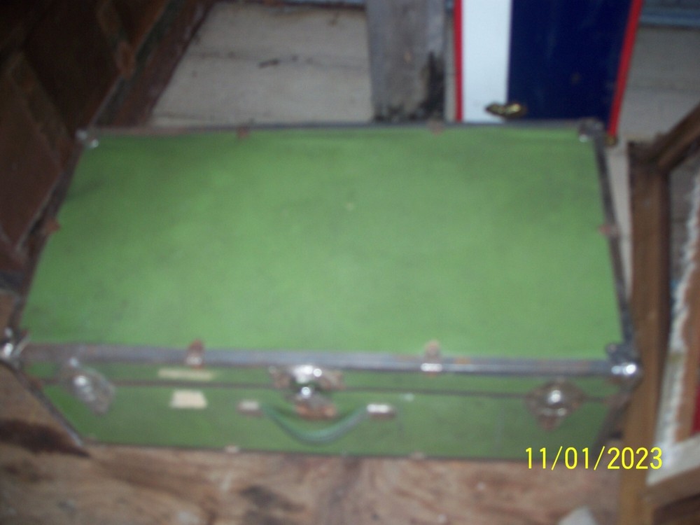 foot locker storage trunk