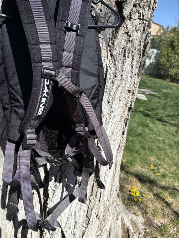Dakine Heli Pack Ski Snowboard Backpack Black New Condition
